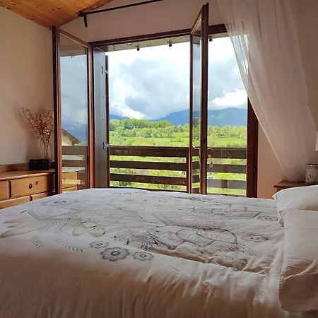 Casa Con Gran Jardin Junto A Llivia *