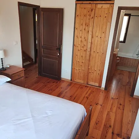 Casa Con Gran Jardin Junto A Llivia Holiday home *