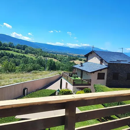 Casa Con Gran Jardin Junto A Llivia *