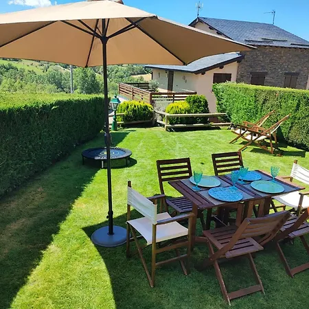 Casa Con Gran Jardin Junto A Llivia *