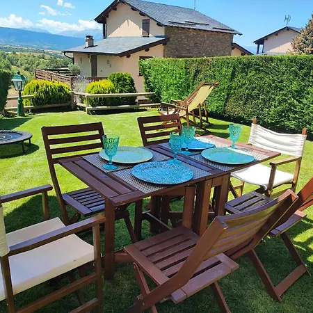 Casa Con Gran Jardin Junto A Llivia *